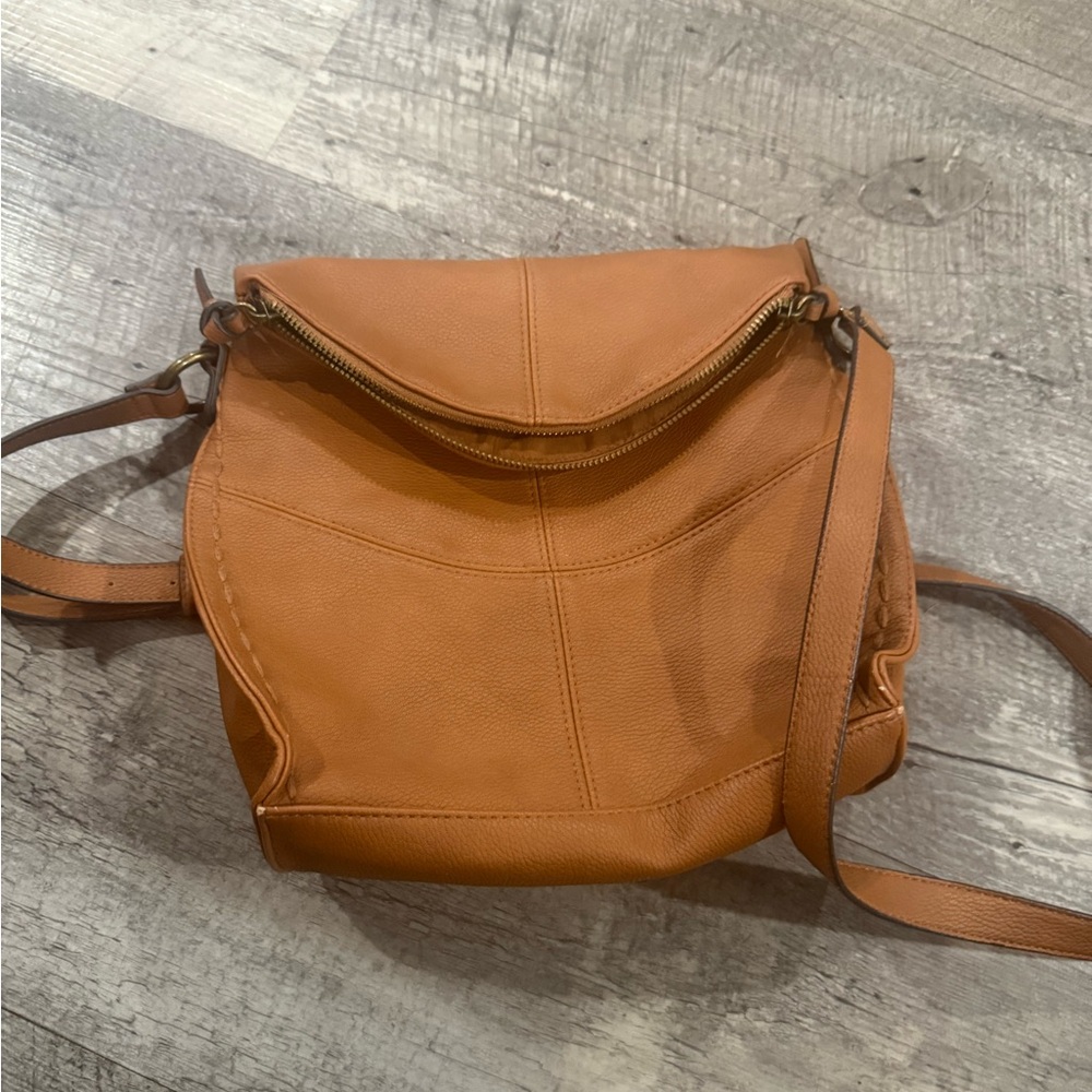 Chic Tan Leather Crossbody Bag